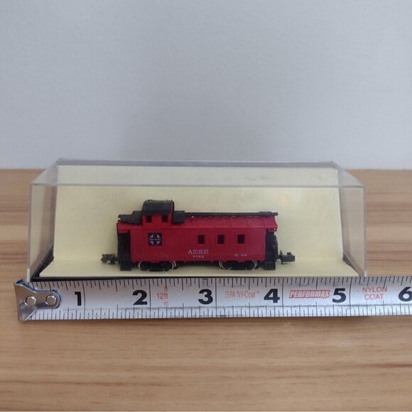 Vintage Bronco Authentic N Scale 36' Caboose Santa Fe - Picture 6 of 6